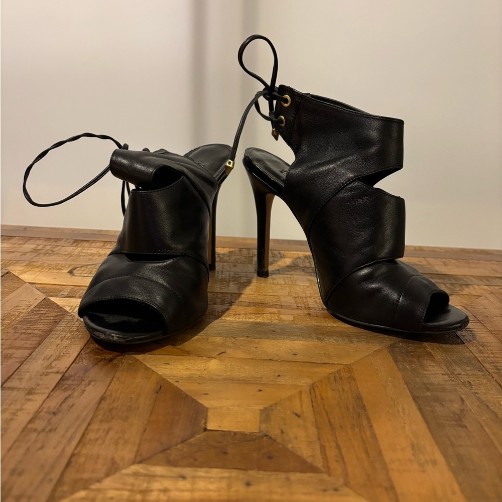 3 for 30$ - Guess Elegant Black Leather Heels